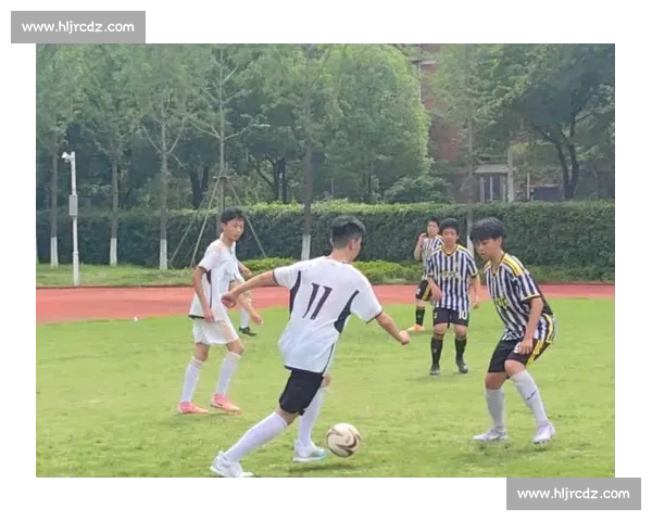 眼里有光,脚下有风:那些用热爱点燃绿茵的少年们 眼里有光,脚下有风:那些用热爱点燃绿茵的少年们