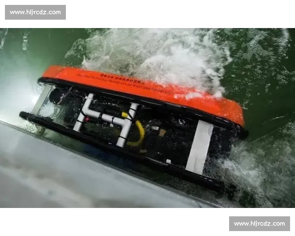 深海作业直击!第一视角体验船舶藤壶清理的硬核挑战 深海作业直击!第一视角体验船舶藤壶清理的硬核挑战