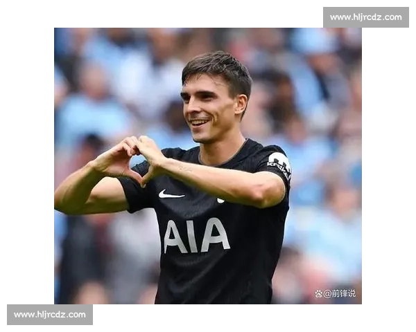 切尔西 6000 万镑锁定哈维・西蒙斯!荷兰天才铁心加盟,曼城抢人未果 切尔西 6000 万镑锁定哈维・西蒙斯!荷兰天才铁心加盟,曼城抢人未果